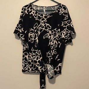 💥3 FOR $13!💥 NY Collection Woman Blouse | Size 2X | Flare Sleeves & Tie Waist